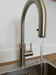 Ab Sofort ist Schluss mit Sprudelkisten Schleppen !!! Der Wasserhahn, der alles kann: Warmes, kaltes, 100°C kochendes sowie sprudelndes und stillles Wasser aus dem Wasserhahn im Handumdrehen. @quookerdeutschland Wir haben Ihr Interesse geweckt? Fragen sie  © Pichler e.K.
